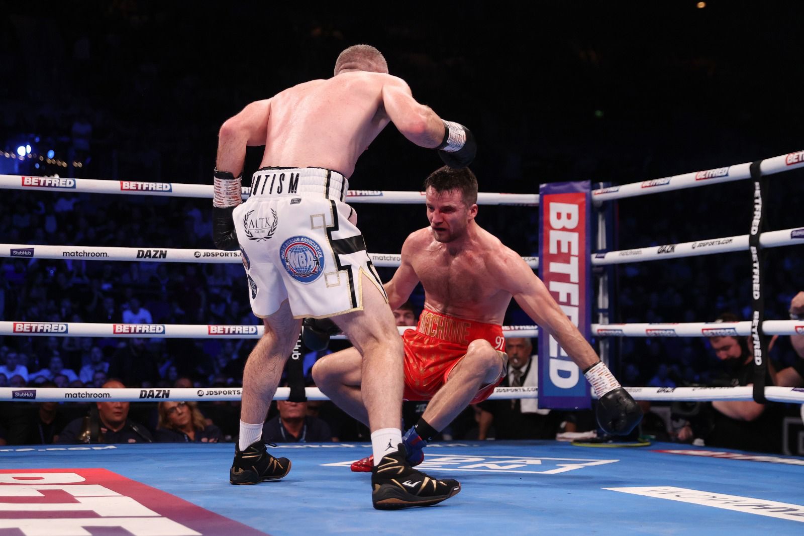 Liam Smith vs Anthony Fowler: Dominant Smith wins with eighth-round KO
